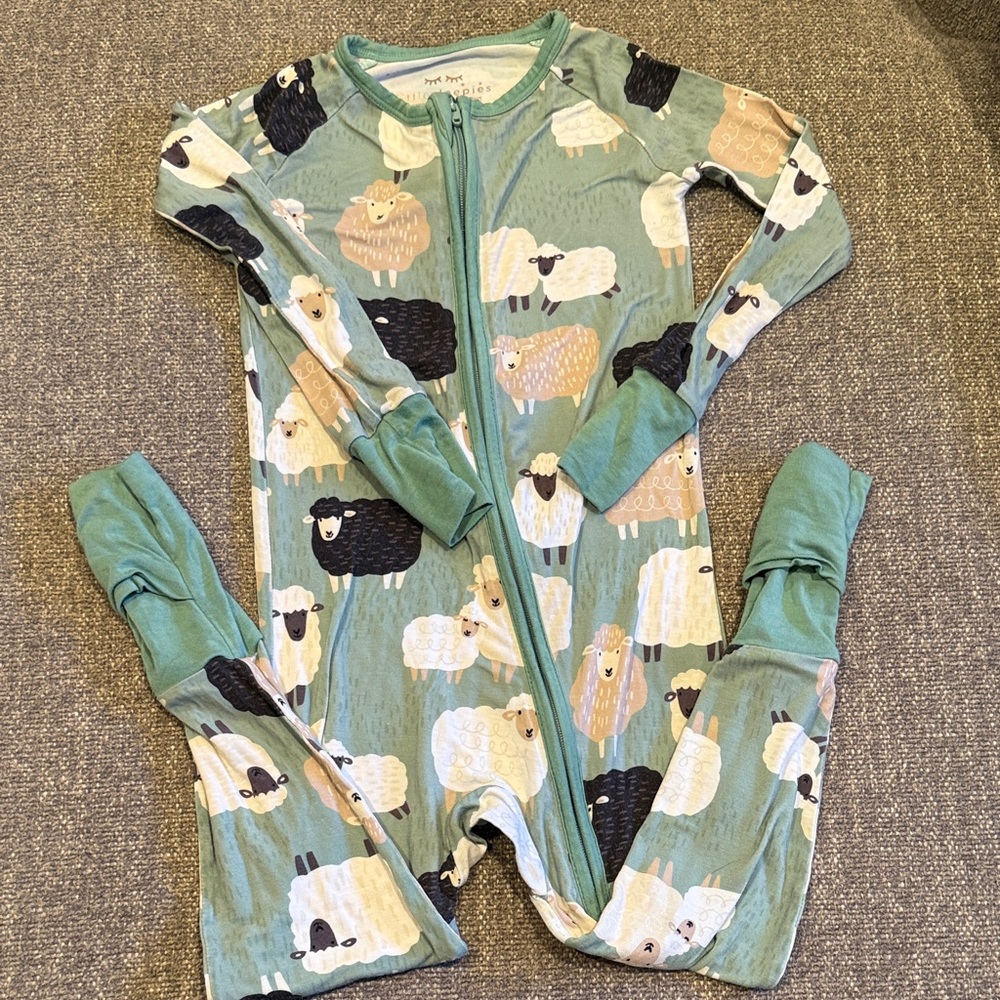 Little sleepies little sheepies zippy